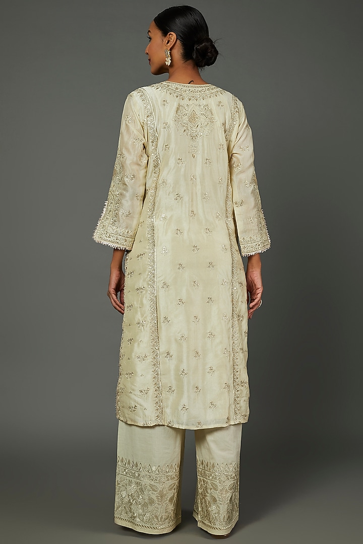 White Embroidered Kurta Set by GOPI VAID at Pernia's Pop Up Shop