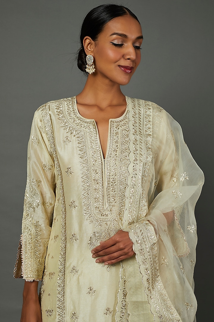 White Embroidered Kurta Set by GOPI VAID at Pernia's Pop Up Shop