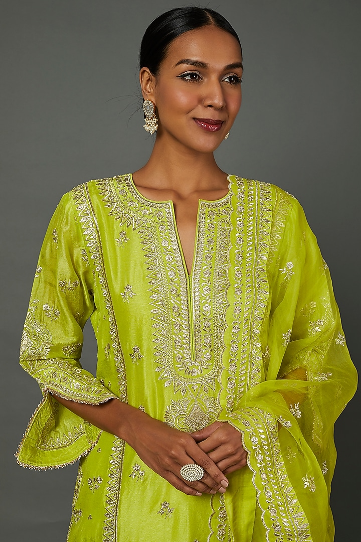 Green Embroidered Kurta Set by GOPI VAID at Pernia's Pop Up Shop