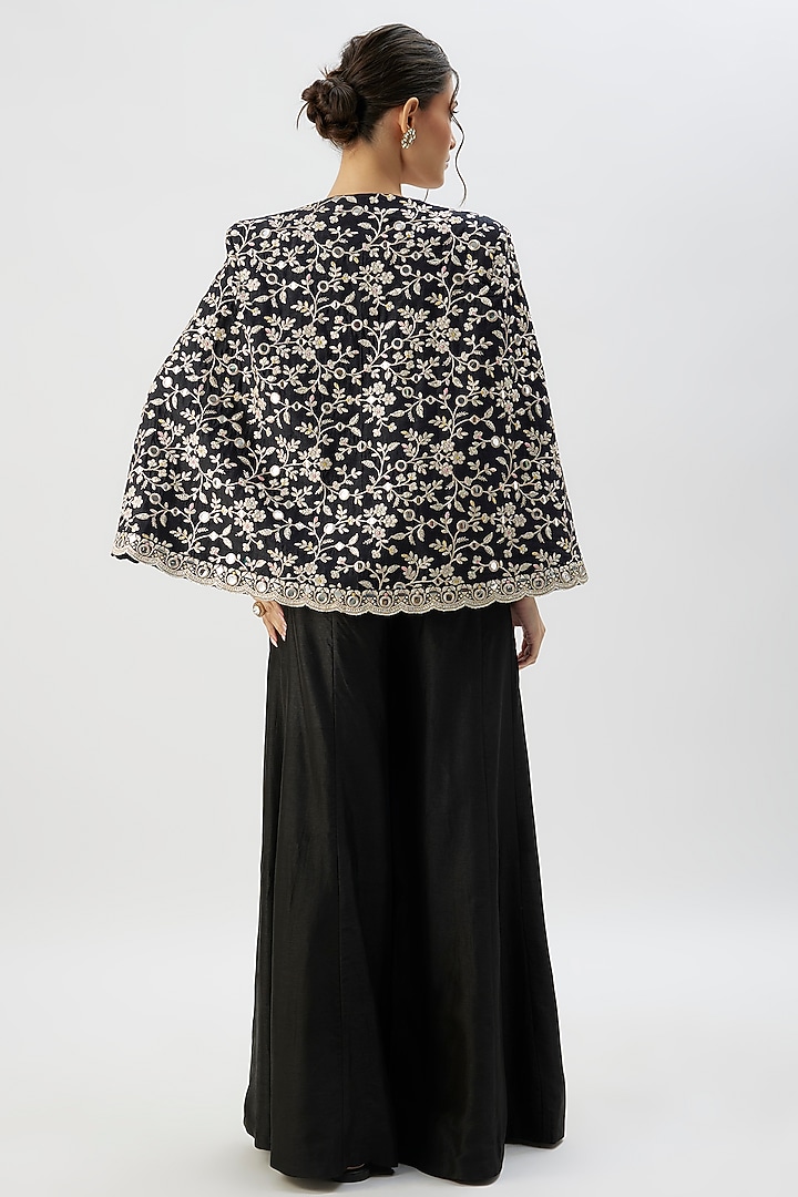 Black Jaal Tussar Mirror Embroidered Cape Set by Gopi Vaid at Pernia's Pop Up Shop