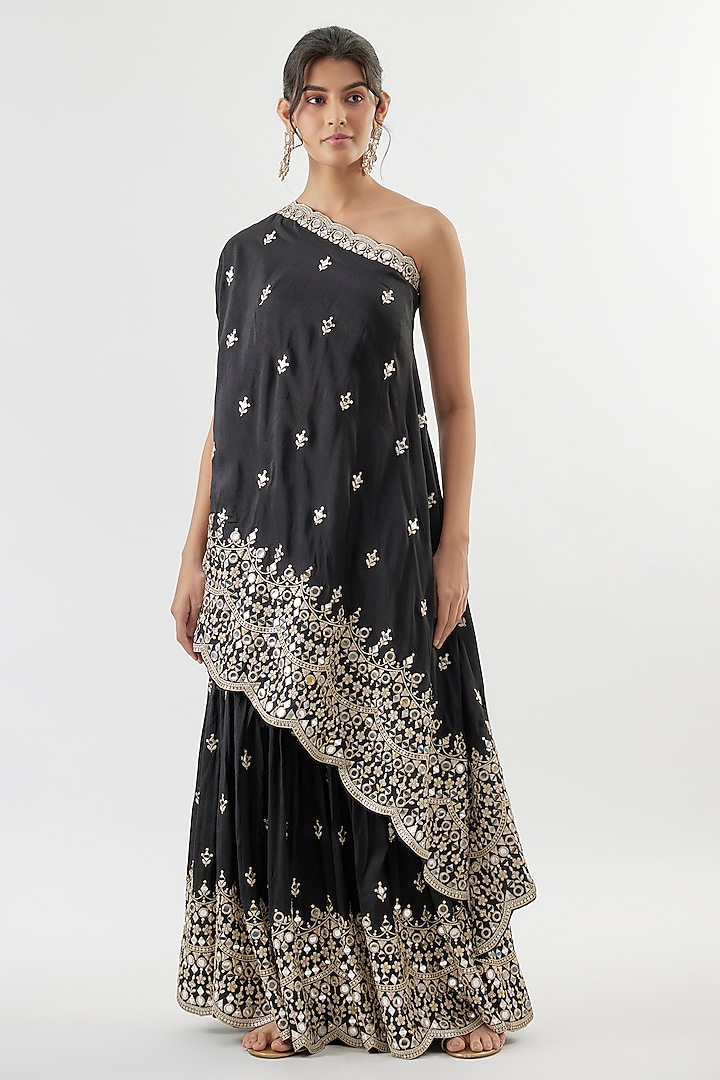 Black Tussar Mirror Embroidered Asymmetric Kurta Set by Gopi Vaid at Pernia's Pop Up Shop