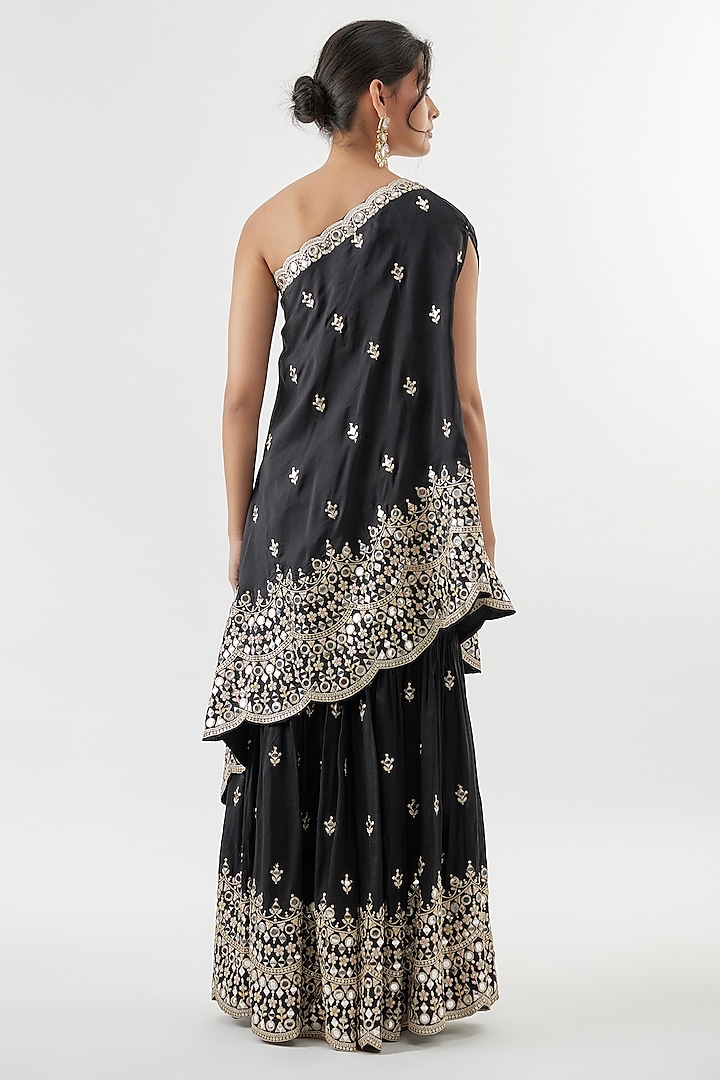 Black Tussar Mirror Embroidered Asymmetric Kurta Set by Gopi Vaid at Pernia's Pop Up Shop