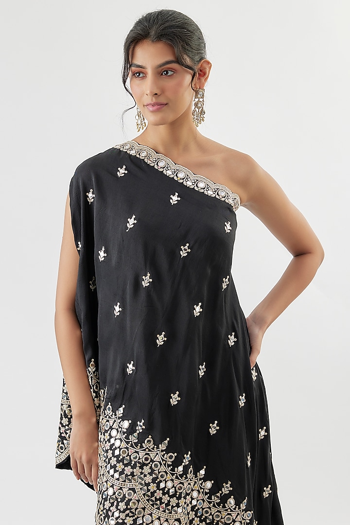 Black Tussar Mirror Embroidered Asymmetric Kurta Set by Gopi Vaid at Pernia's Pop Up Shop