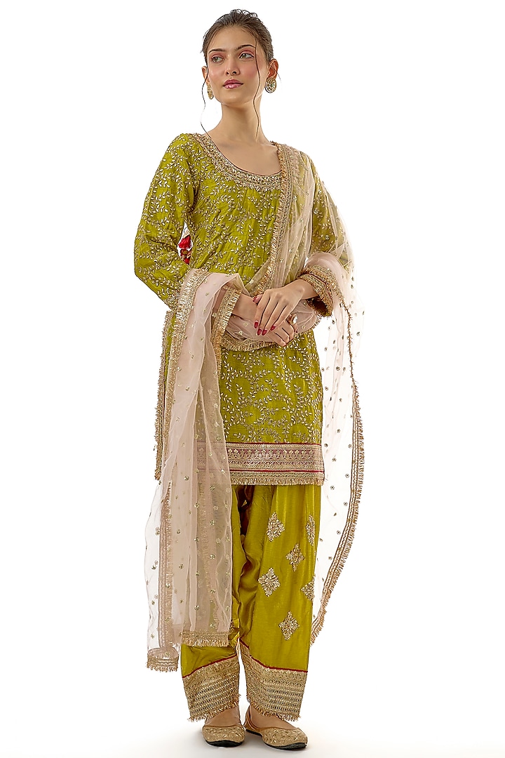 Green Tussar Embroidered Kurta Set by GOPI VAID at Pernia's Pop Up Shop