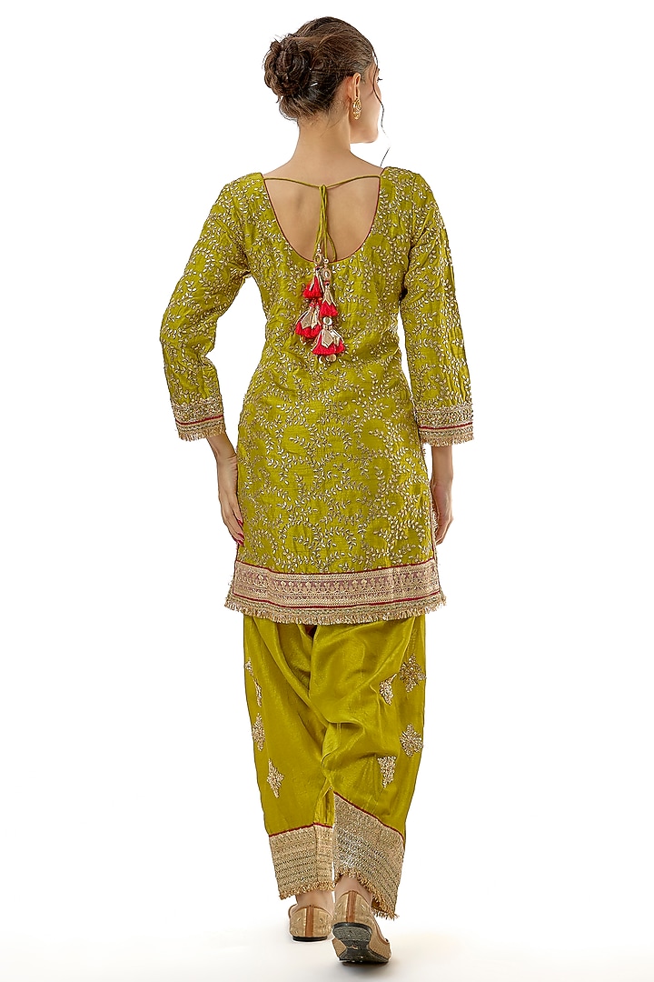 Green Tussar Embroidered Kurta Set by GOPI VAID at Pernia's Pop Up Shop