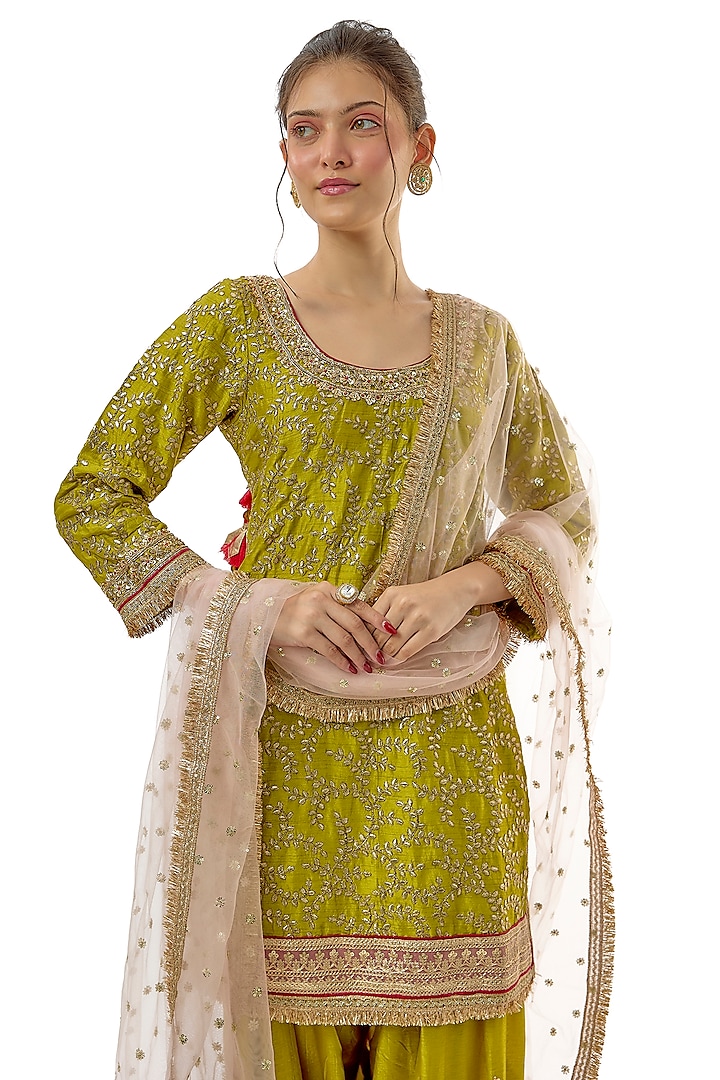Green Tussar Embroidered Kurta Set by GOPI VAID at Pernia's Pop Up Shop