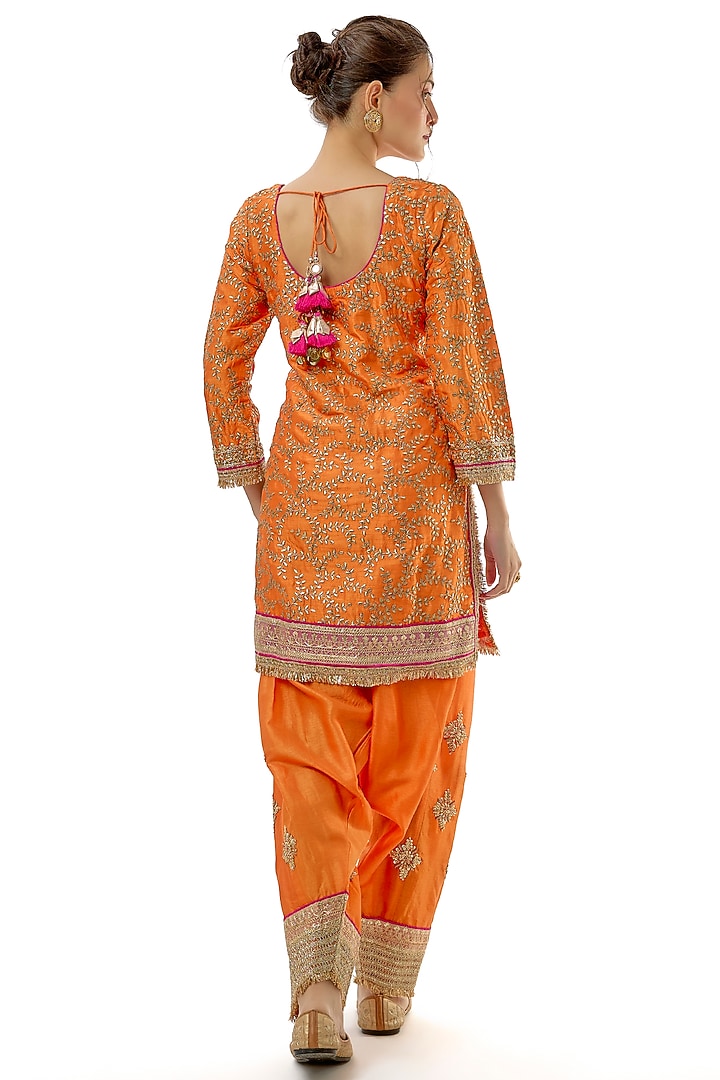 Orange Tussar Embroidered Kurta Set by GOPI VAID at Pernia's Pop Up Shop