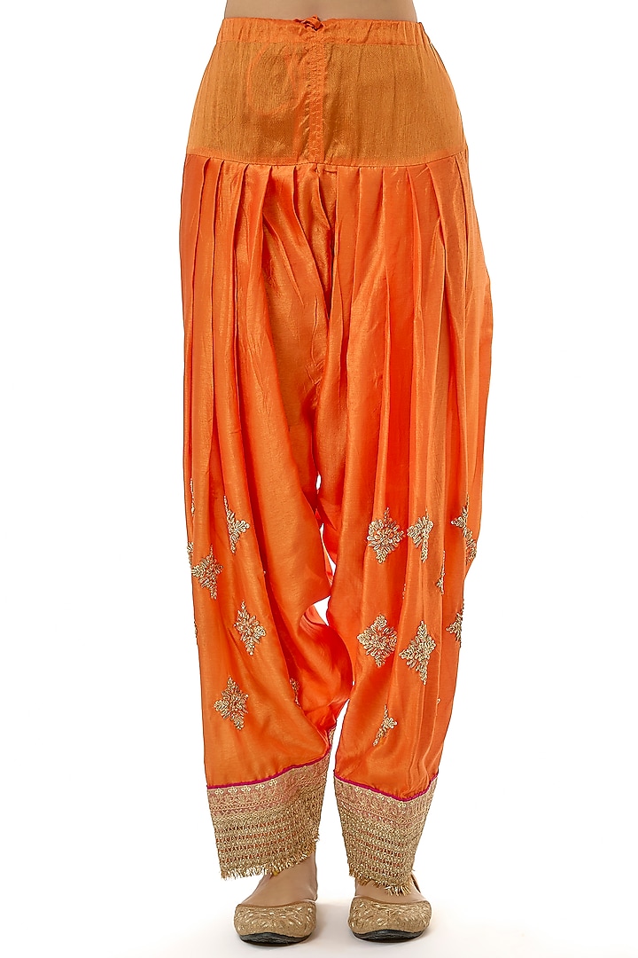 Orange Tussar Embroidered Kurta Set by GOPI VAID at Pernia's Pop Up Shop