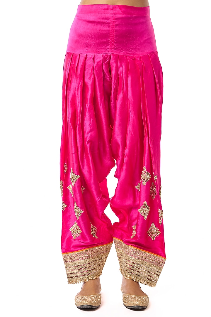 Pink Tussar Hand Embroidered Kurta Set by GOPI VAID at Pernia's Pop Up Shop