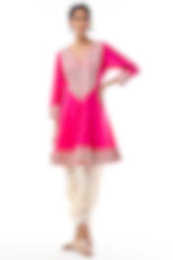 Rani Pink Georgette Embroidered Kurta Set by Gopi Vaid at Pernia's Pop Up Shop