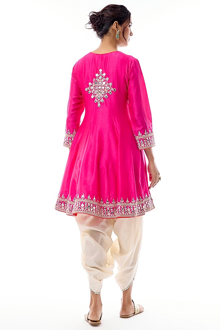 Rani Pink Georgette Embroidered Kurta Set by Gopi Vaid at Pernia's Pop Up Shop