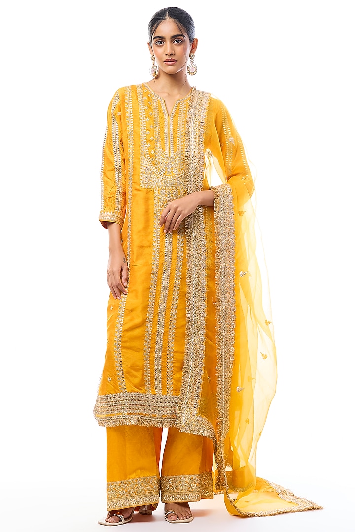 Yellow Tussar Embroidered Straight Kurta Set by GOPI VAID at Pernia's Pop Up Shop