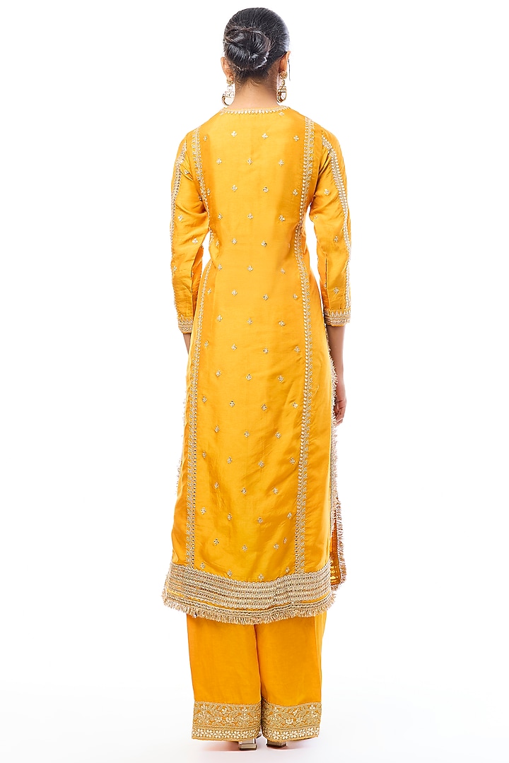 Yellow Tussar Embroidered Straight Kurta Set by GOPI VAID at Pernia's Pop Up Shop