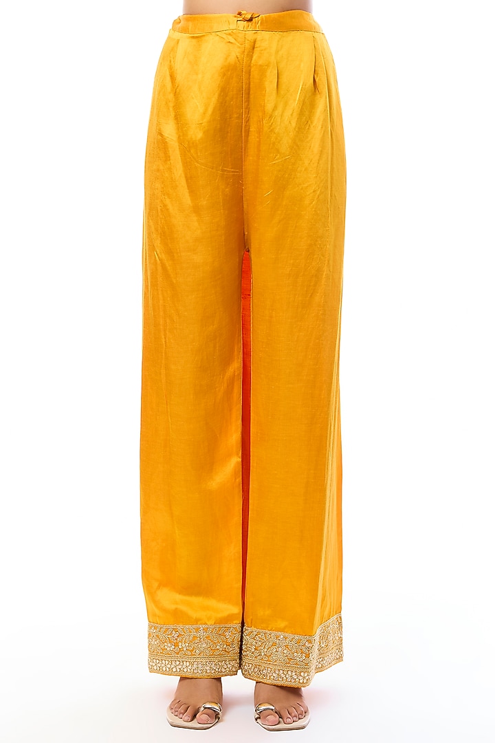 Yellow Tussar Embroidered Straight Kurta Set by GOPI VAID at Pernia's Pop Up Shop