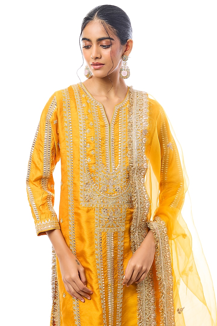 Yellow Tussar Embroidered Straight Kurta Set by GOPI VAID at Pernia's Pop Up Shop