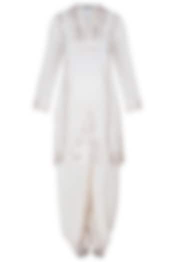 Off white embroidered kurta set available only at Pernia's Pop Up Shop.