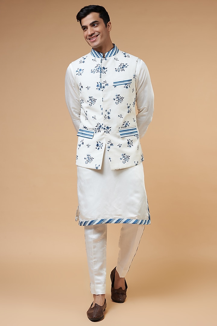 White Khadi Cotton Embroidered Bundi Set by HANEET SINGH