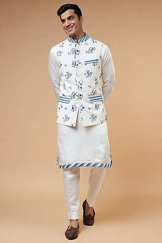 White Khadi Cotton Thread Embroidered Bundi Jacket Set by HANEET SINGH