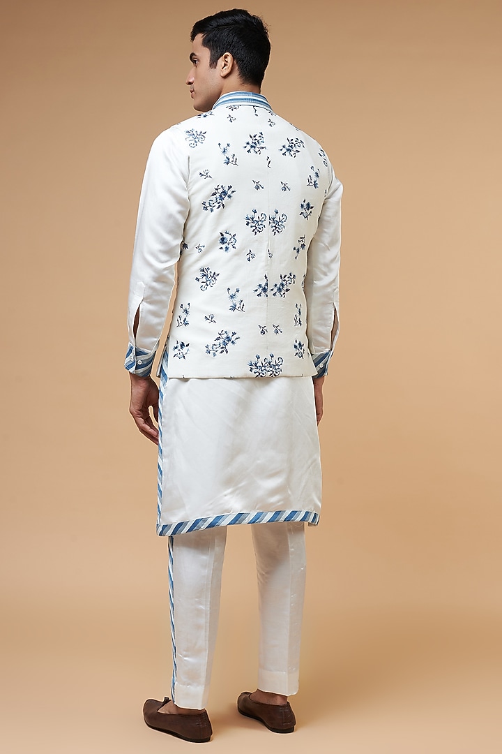 White Khadi Cotton Thread Embroidered Bundi Jacket Set by HANEET SINGH at Pernia's Pop Up Shop