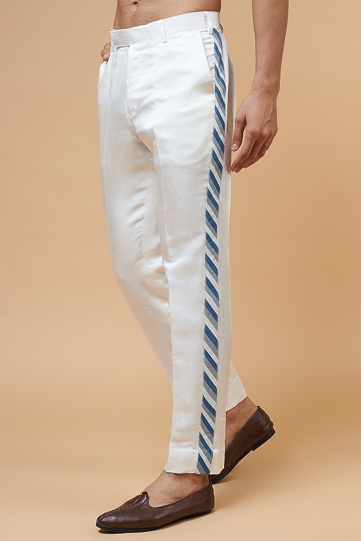 White Khadi Cotton Thread Embroidered Bundi Jacket Set by HANEET SINGH at Pernia's Pop Up Shop