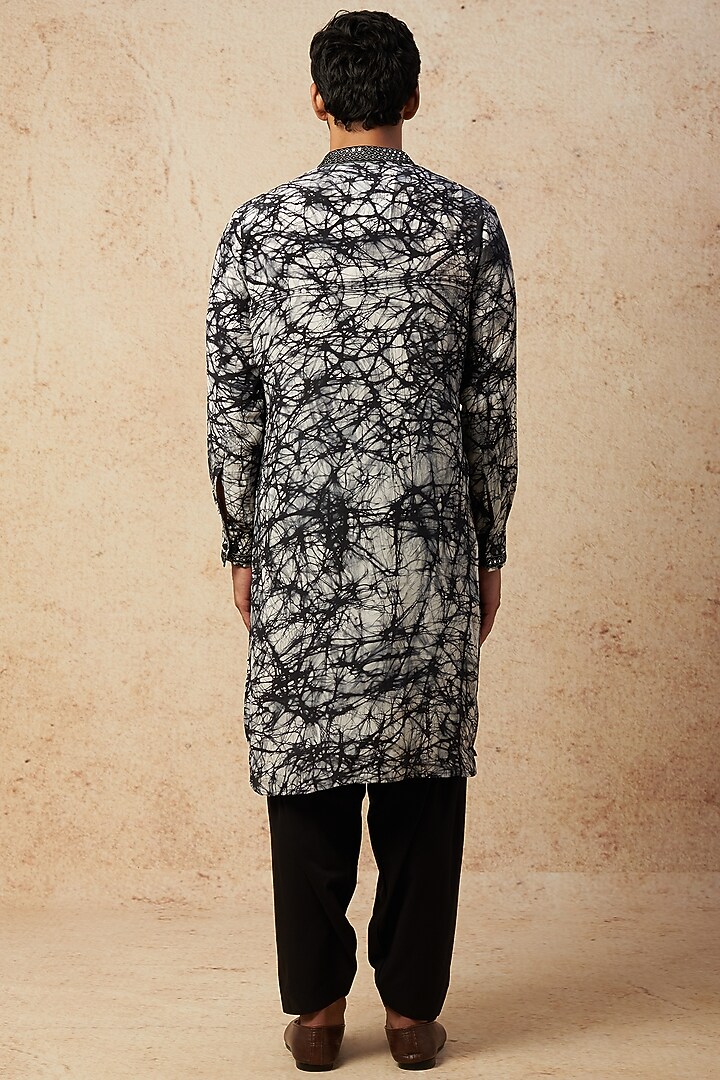 Black Printed Kurta Set by HANEET SINGH at Pernia's Pop Up Shop