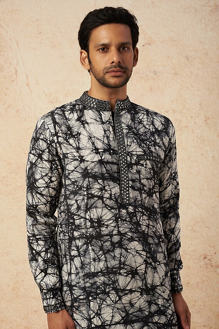 Black Printed Kurta Set by HANEET SINGH at Pernia's Pop Up Shop