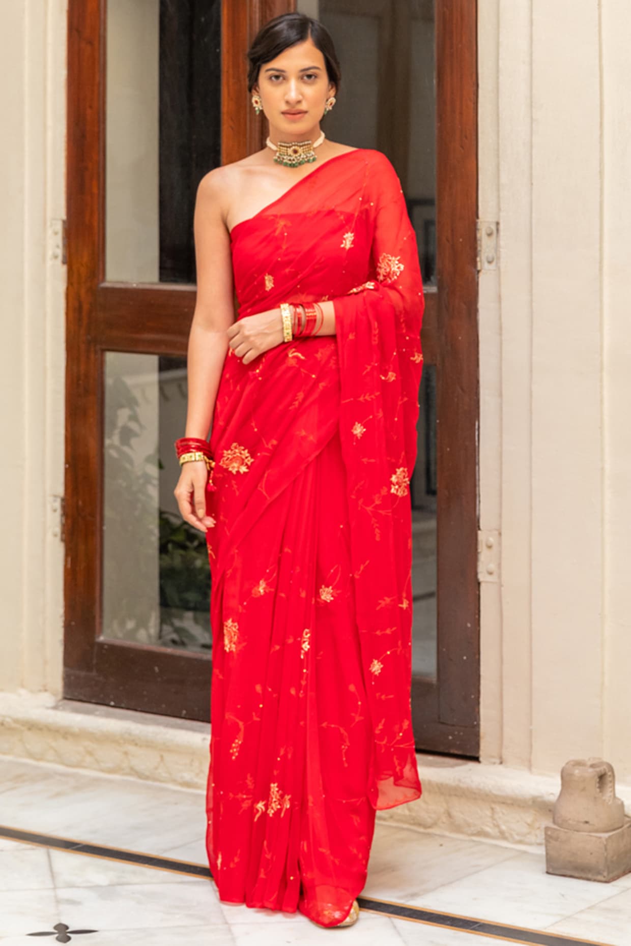 Look Dazzling In Embellished Sarees Like Janhvi Kapoor, Check Out Her  Ensembles | IWMBuzz