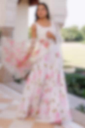 White Chiffon Hand Painted Wedding Lehenga Set by Geroo Jaipur at Pernia's Pop Up Shop