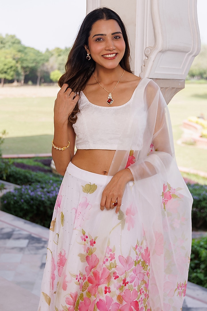 White Chiffon Hand Painted Wedding Lehenga Set by Geroo Jaipur at Pernia's Pop Up Shop