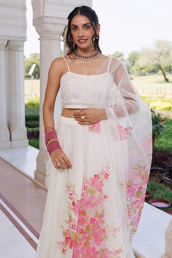 Off-White Chiffon Wedding Lehenga Set by Geroo Jaipur at Pernia's Pop Up Shop