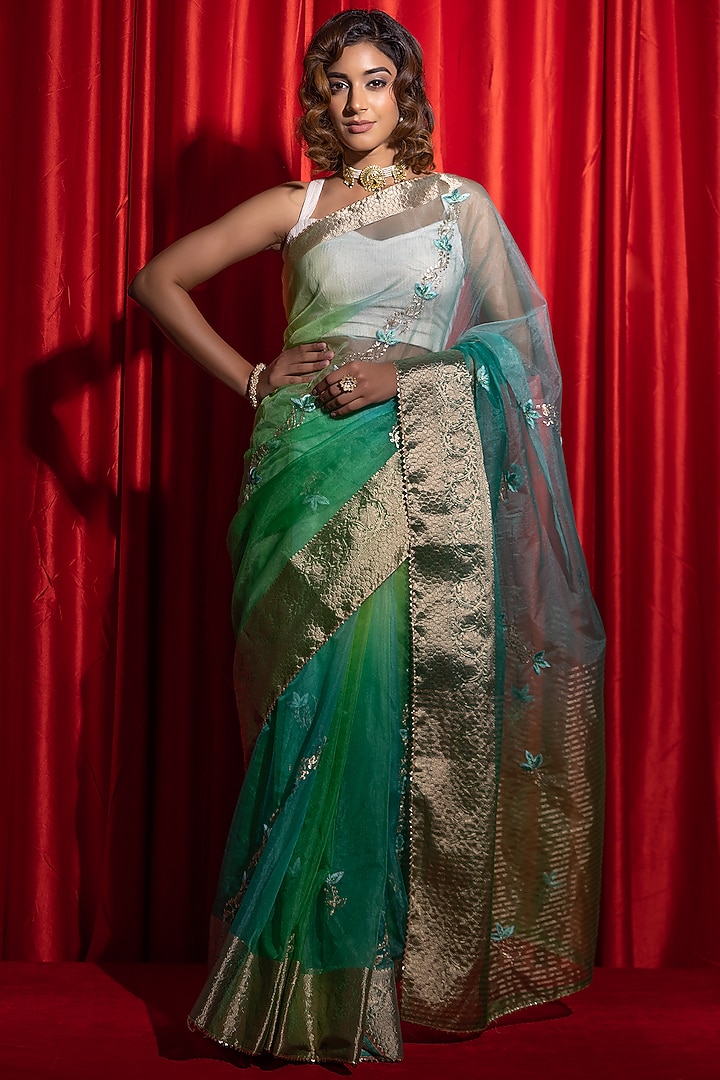 Green Shaded Organza Banarasi Thread Embellished Festive Saree Set by Geroo Jaipur at Pernia's Pop Up Shop