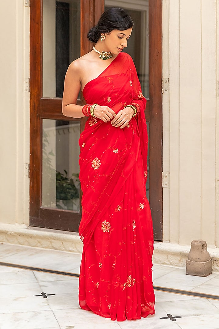 Red Chiffon Hand Embroidered Pre-Draped Wedding Saree Set by Geroo Jaipur at Pernia's Pop Up Shop