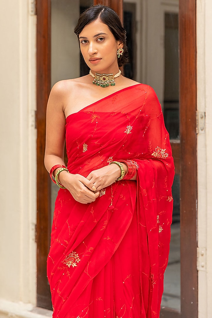 Red Chiffon Hand Embroidered Pre-Draped Wedding Saree Set by Geroo Jaipur at Pernia's Pop Up Shop