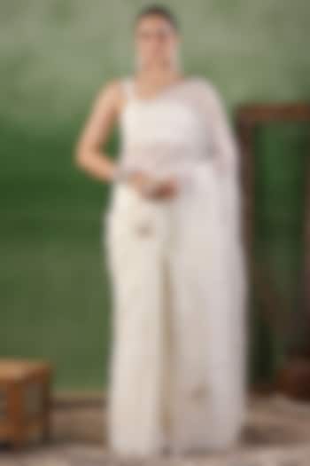 White Chiffon Embroidered Wedding Saree Set by Geroo Jaipur at Pernia's Pop Up Shop