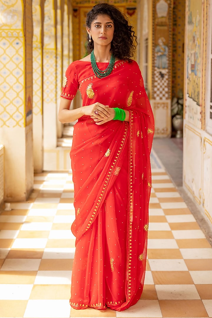 Red Chiffon Gota Patti Embellished Pre-Draped Wedding Saree Set by Geroo Jaipur at Pernia's Pop Up Shop