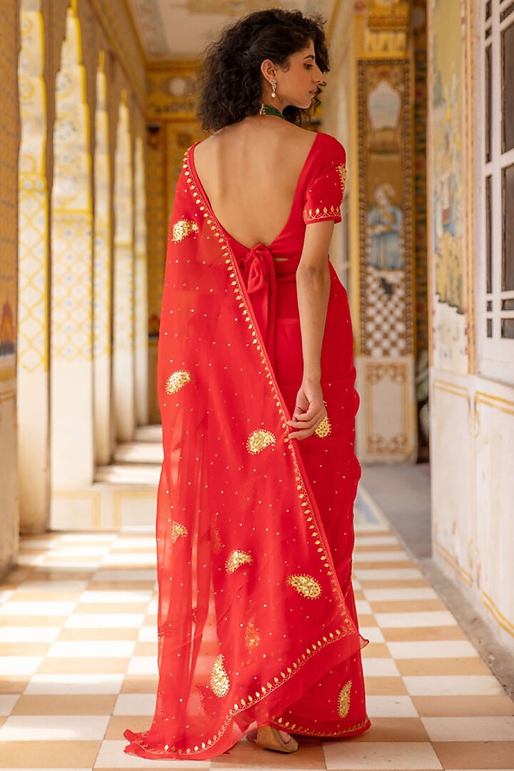 Red Chiffon Gota Patti Embellished Pre-Draped Wedding Saree Set by Geroo Jaipur at Pernia's Pop Up Shop