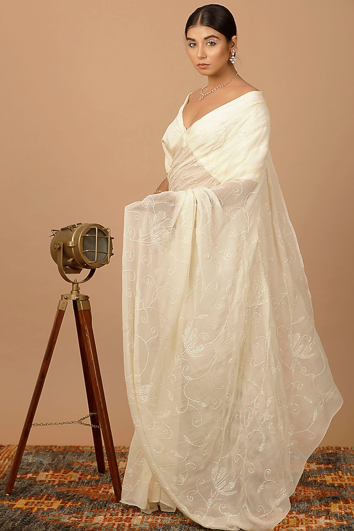 Off-White Chiffon Sequins Embellished Pre-Draped Wedding Saree Set by Geroo Jaipur at Pernia's Pop Up Shop