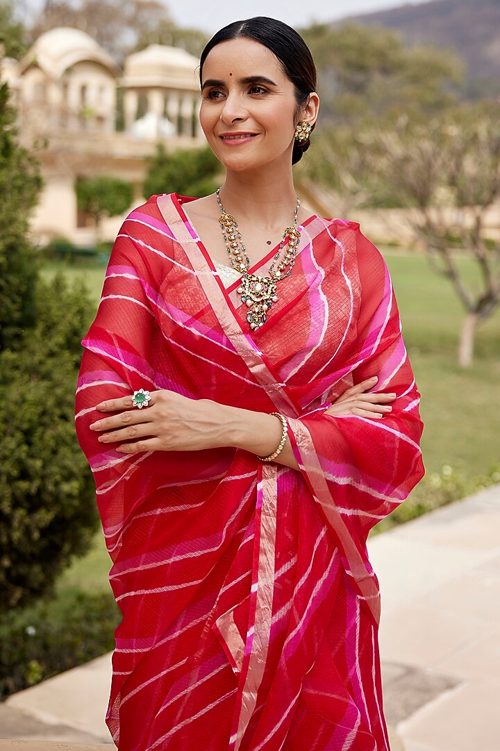 Red & Pink Kota Silk Hand-Dyed Leheriya Festive Saree Set by Geroo Jaipur at Pernia's Pop Up Shop