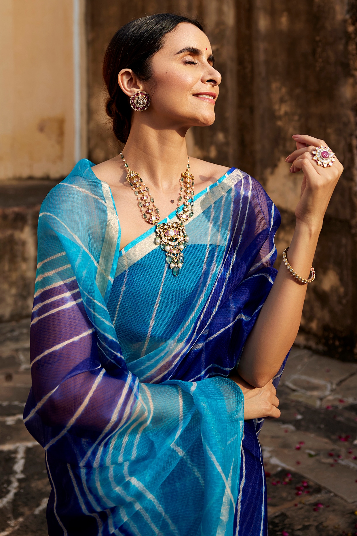 Blue saree matching deals earrings