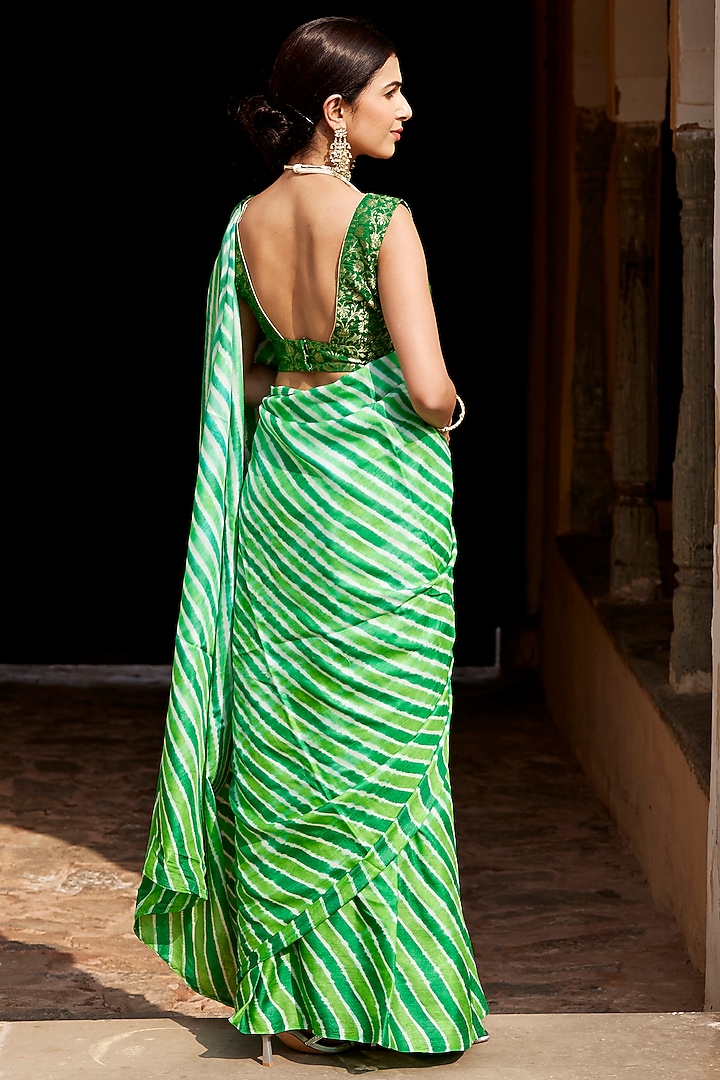 Green Tussar Silk Hand-Dyed Leheriya Wedding Saree Set by Geroo Jaipur at Pernia's Pop Up Shop