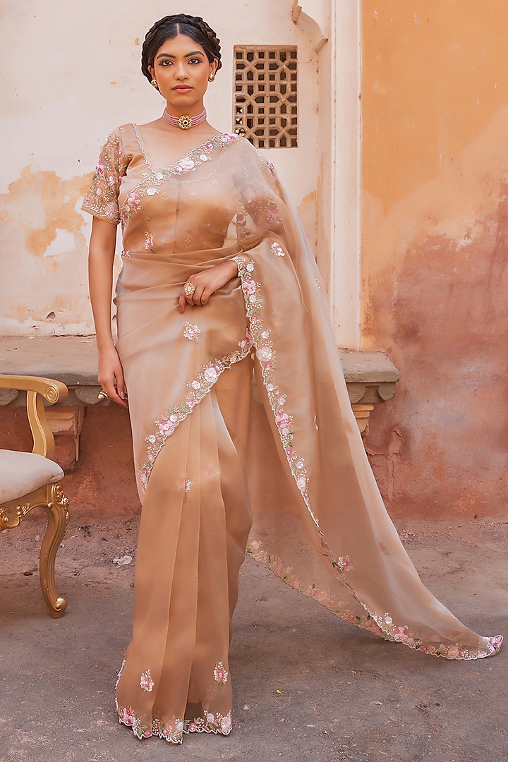 Antique Gold Tissue Embroidered Wedding Saree Set by Geroo Jaipur at Pernia's Pop Up Shop