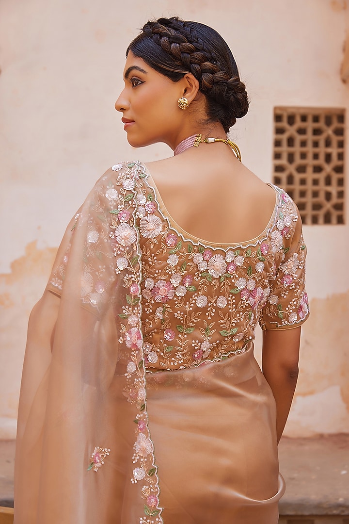 Antique Gold Tissue Embroidered Wedding Saree Set by Geroo Jaipur at Pernia's Pop Up Shop