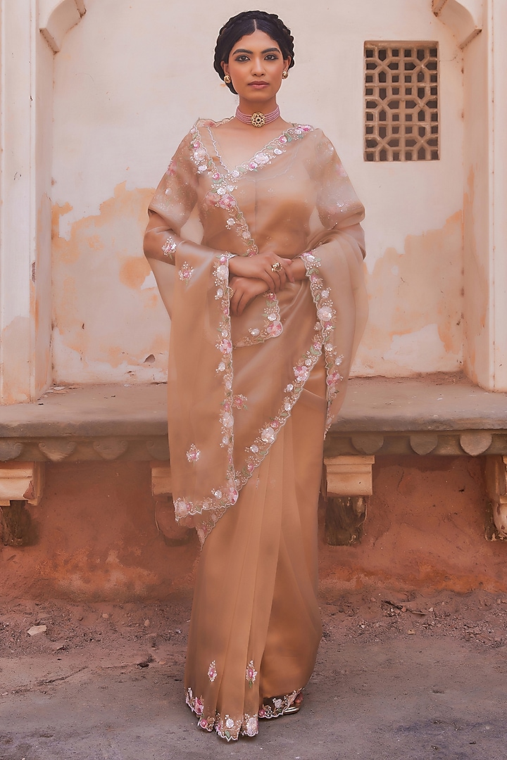 Antique Gold Tissue Embroidered Wedding Saree Set by Geroo Jaipur at Pernia's Pop Up Shop
