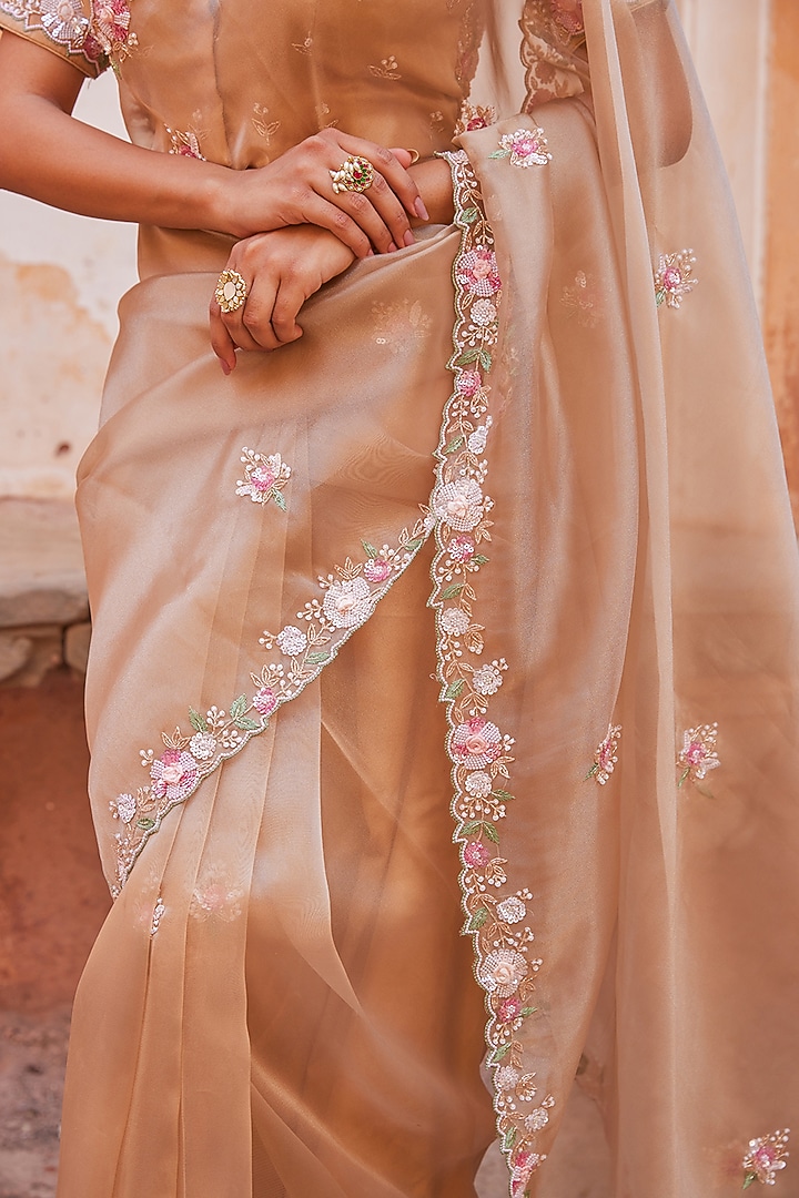 Antique Gold Tissue Embroidered Wedding Saree Set by Geroo Jaipur at Pernia's Pop Up Shop