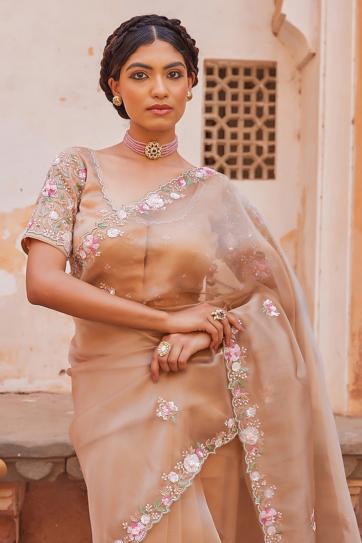 Antique Gold Tissue Embroidered Wedding Saree Set by Geroo Jaipur at Pernia's Pop Up Shop