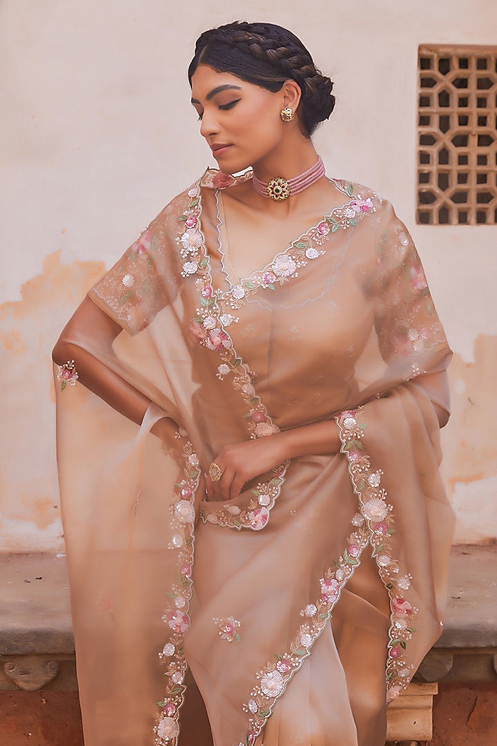 Antique Gold Tissue Embroidered Wedding Saree Set by Geroo Jaipur at Pernia's Pop Up Shop