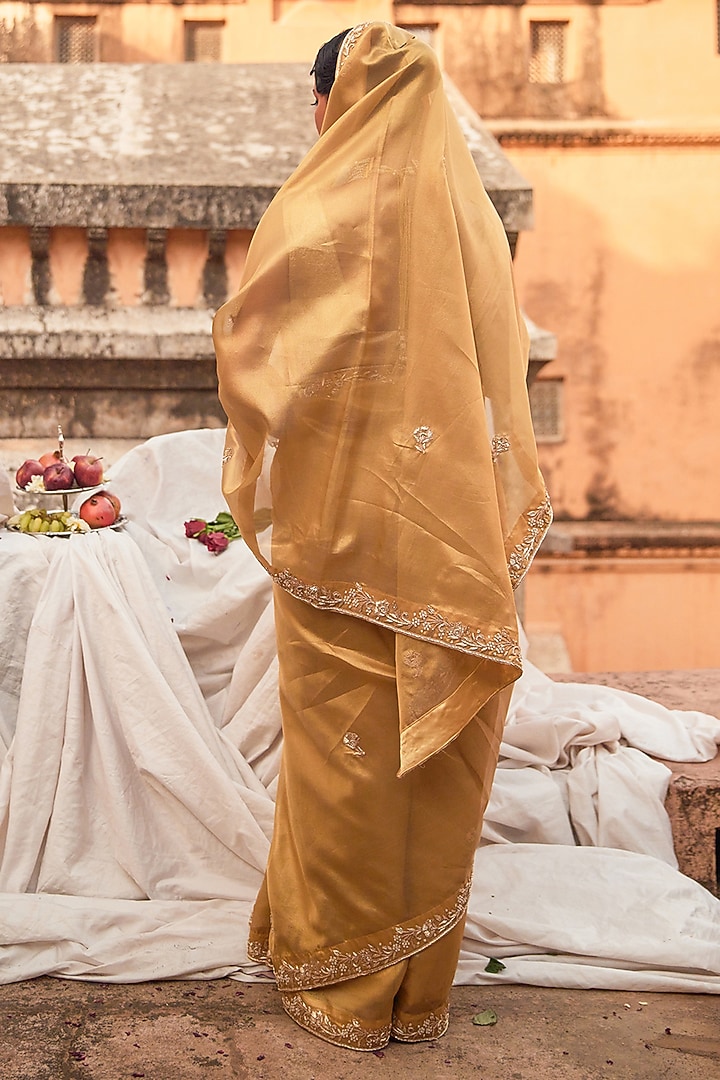 Golden Tissue Zardosi Work Wedding Saree Set by Geroo Jaipur at Pernia's Pop Up Shop