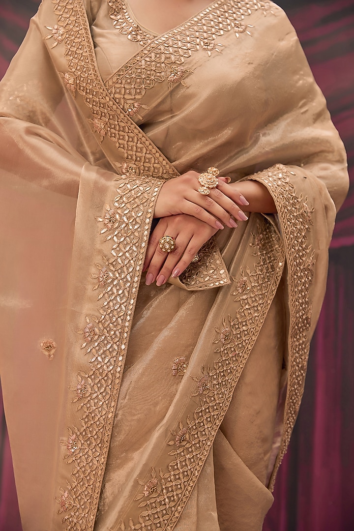 Antique Gold Tissue Hand Embellished Wedding Saree Set by Geroo Jaipur at Pernia's Pop Up Shop