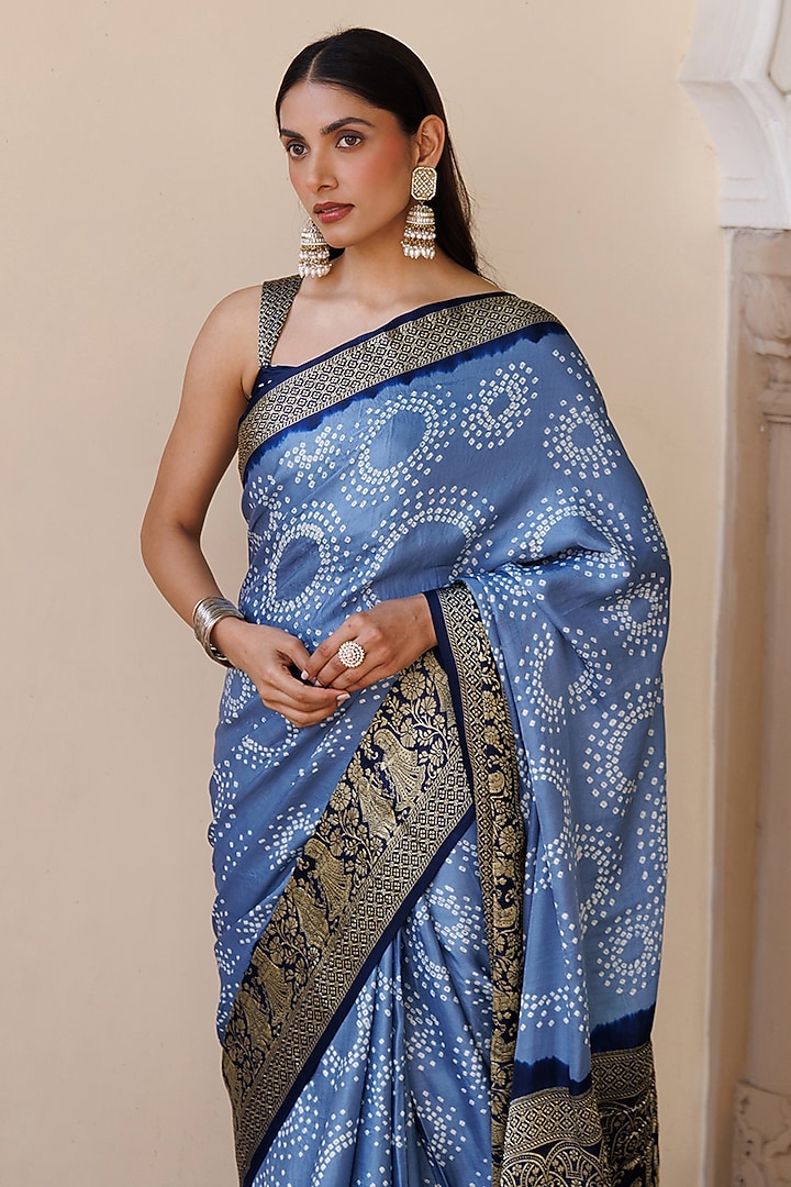 Grey Gajji Silk Printed & Zari Embroidered Wedding Saree Set by Geroo Jaipur at Pernia's Pop Up Shop