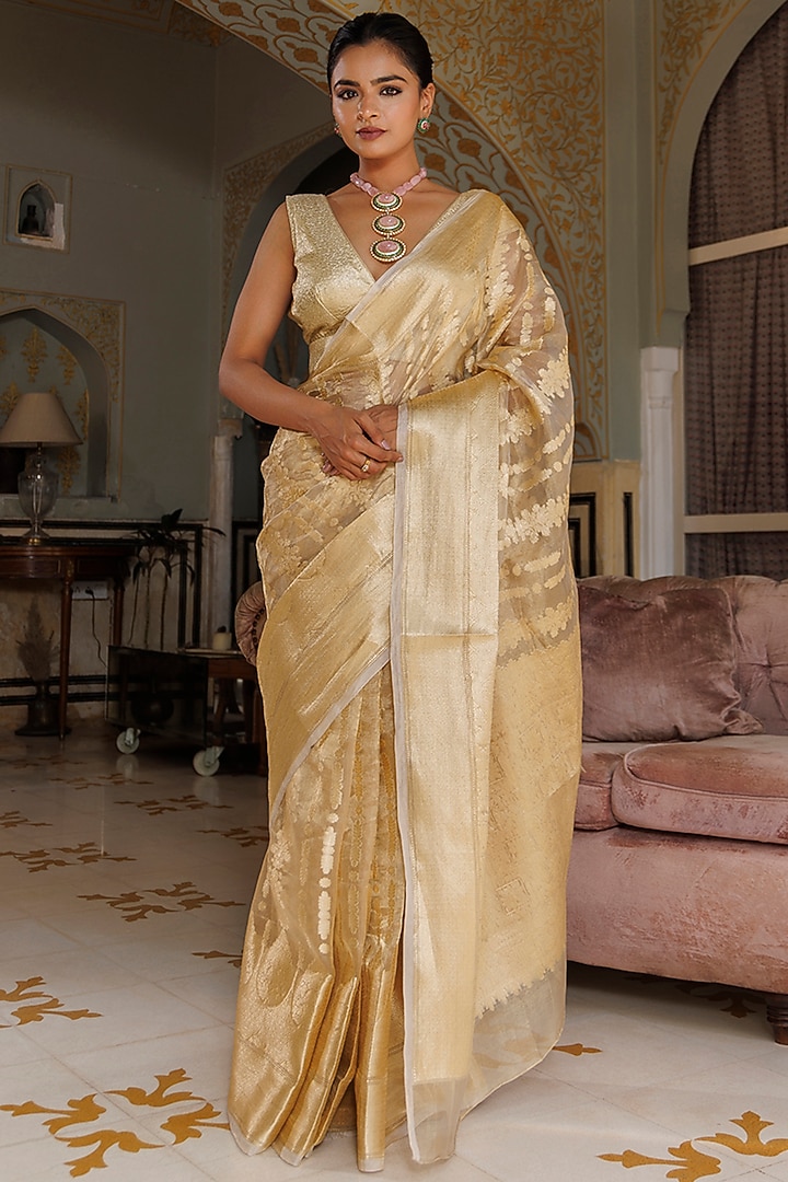 Golden Tissue Zari Work Banarasi Handwoven Wedding Saree Set by Geroo Jaipur at Pernia's Pop Up Shop